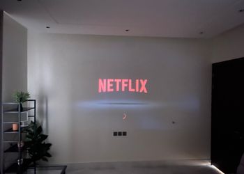 شقة بغرفة جلوس وغرفتين نوم 