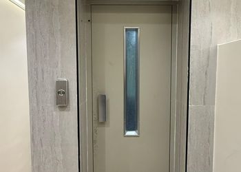 شقة بغرفة معيشة وغرفتين نوم 