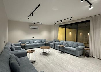 استراحة بمسطحات خضراء