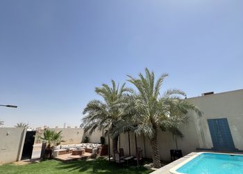 شاليه بمسبح وألعاب اطفال
