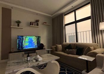 شقة فخمة بغرفتين نوم وصالة 