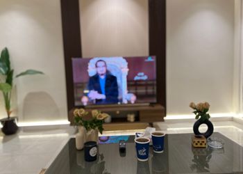 شقة بغرفة معيشة وغرفتين نوم 