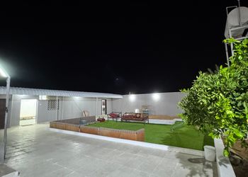 استراحة بمجلس وفناء خارجي