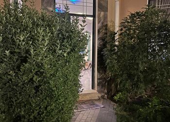 شاليه بجلسة خارجية والعاب مائية