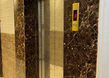 استديو بسرير ماستر وأثاث مريح 