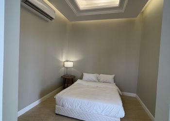 شاليه بمسطح اخضر و مسبح
