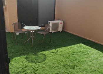 شقة بغرفة معيشة وغرفة نوم 