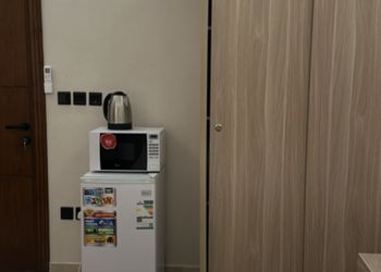 استديو بأثاث مريح وبسيط