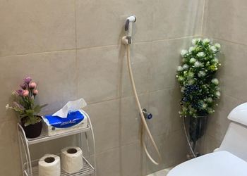 استراحة بملعب كرة طائرة ومسبح