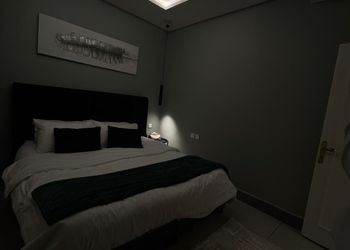 شقة بصالة أنيقة ودخول ذاتي 