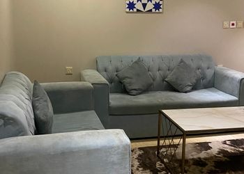شقة بصالة مريحة وغرفة نوم 