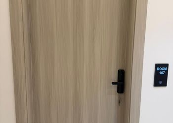 شقة بصالة مريحة ودخول ذاتي