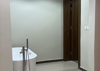 استراحة بمجالس واسعة وفناء خارجي