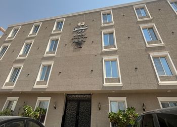 شقة بصالة أنيقة ودخول ذاتي