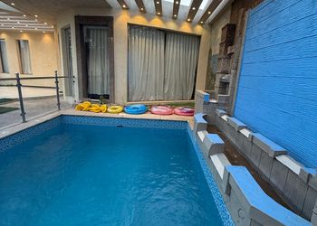 شاليه بمسبح وألعاب مائية