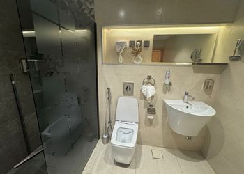 استديو هادئ بسرير ماستر