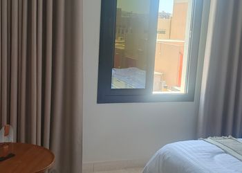 شقة بصالة أنيقة ودخول ذاتي