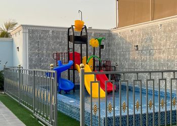 إستراحة بمسبح وملعب كرة طائرة