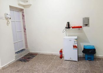 استديو هادئ بأثاث مريح