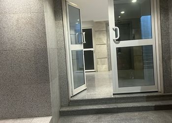 استديو هادئ بدخول ذاتي 