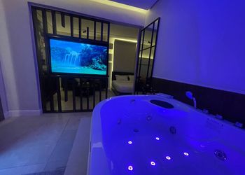 استديو بسرير ماستر وجلسة جانبية