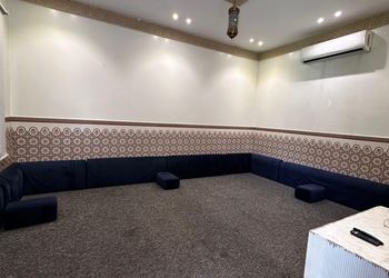 شاليه بمسبح ومسطح اخضر