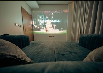 شقة غرفتين و سينما و جاكوزي ببرج