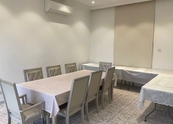 استراحة بمسطح اخضر ومجالس