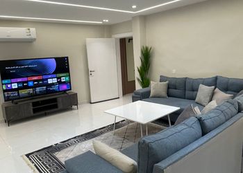 شقة بصالة مريحة غرفتين نوم 