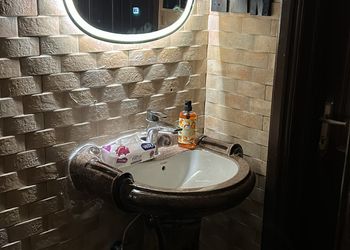 استديو بسرير ماستر وجلسة جانبية 