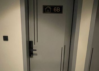 استديو بسرير ماستر وجلسة جانبية 