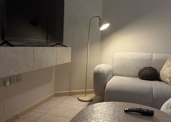 استديو بسرير ماستر وجلسة جانبية
