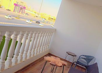 شاليه بمسطح اخضر و مسبح