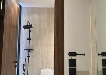 استديو بسرير ماستر وأثاث مريح 