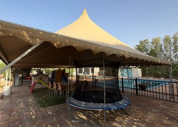 مزرعة بمناظر خلابة وجلسة خارجية 