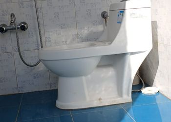 شاليه بمسطح اخضر ومسبح 