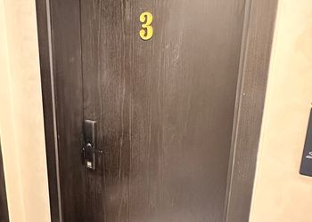 استديو هادئ بسرير ماستر