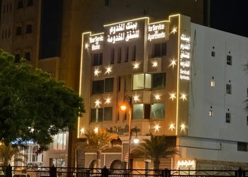 شقة بغرفة معيشة وغرفة نوم 