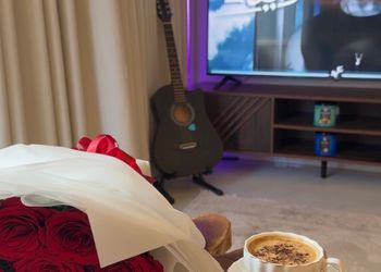 استديو بأثاث مريح وبسيط 