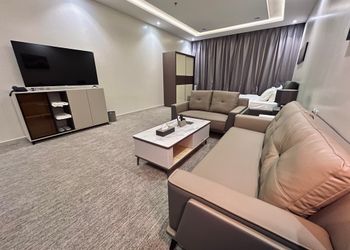 استديو بسرير ماستر وجلسة مريحة 