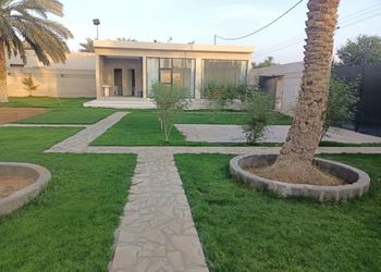 استراحة بمسبح خارجي وجلسة خارجية