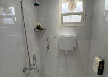 شقة بصالة أنيقة وغرفتين نوم 