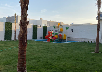 شاليه بمسبح وألعاب مائية