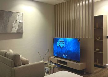 استديو بسرير مريح وتصميم هادئ 
