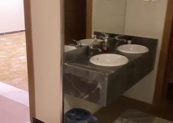شاليه بألعاب أطفال ومسبح