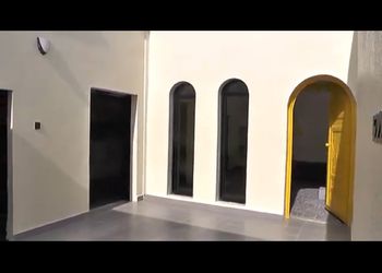 شاليه بصالة مطلة على المسبح 