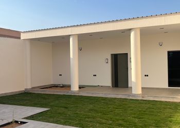 شاليه بمسطح اخضر ومجلس
