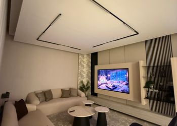 استديو بأثاث مريح وبسيط 