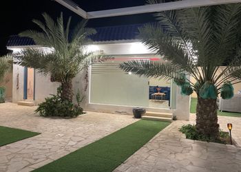شالية بجلسة خارجية والعاب اطفال