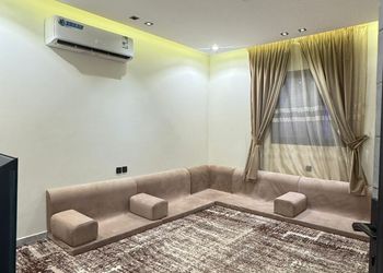 شاليه بجلسة خارجية ومسبح 